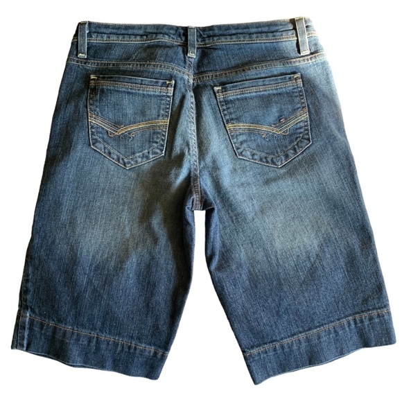 Tommy Hilfiger Jean Shorts Ladies Sz 4 Medium Wash Mid Rise Mid Length Shorts - Picture 10 of 10